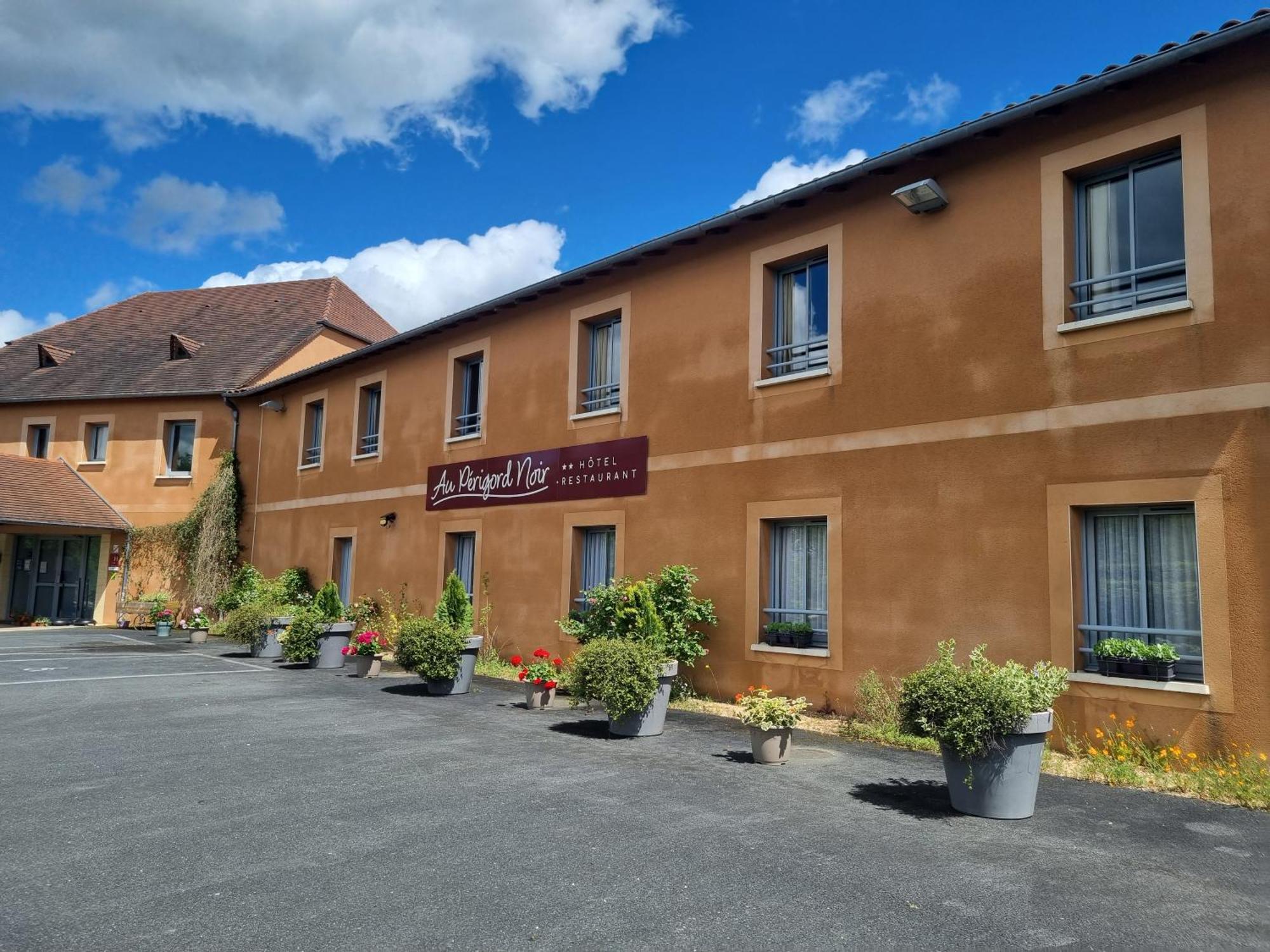 Au Perigord Noir Hotel Hautefort Exterior foto