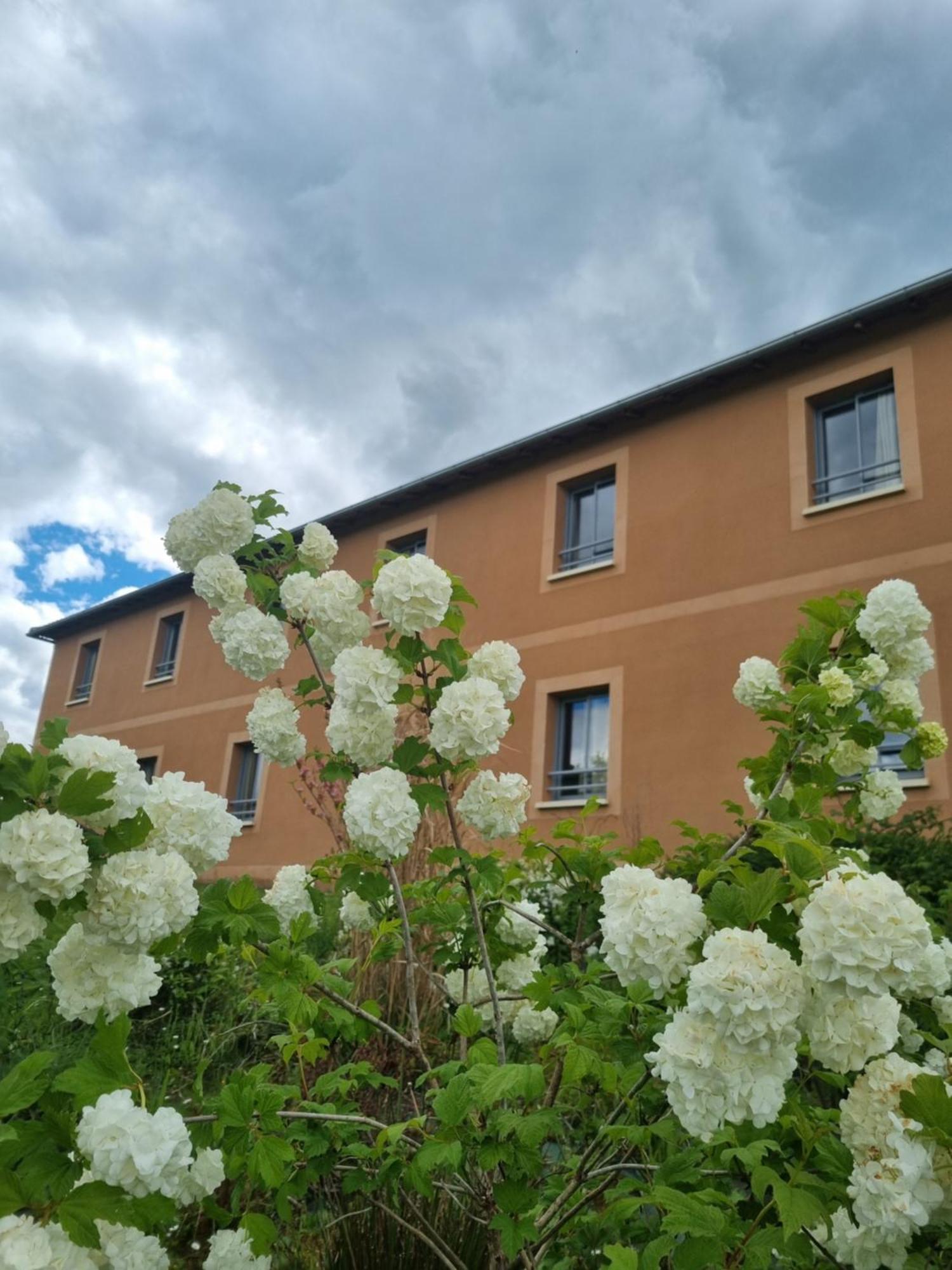 Au Perigord Noir Hotel Hautefort Exterior foto