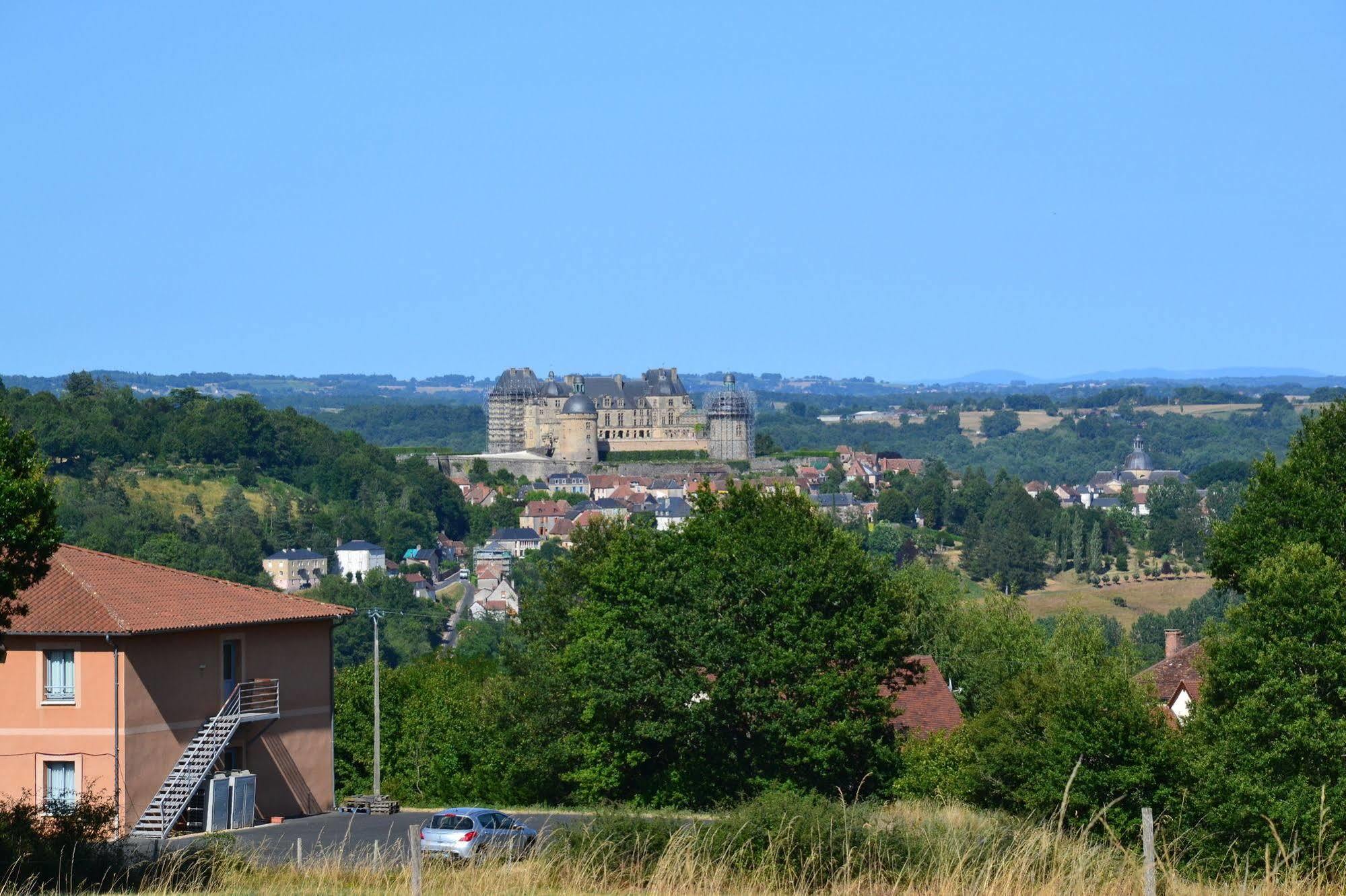 Au Perigord Noir Hotel Hautefort Exterior foto